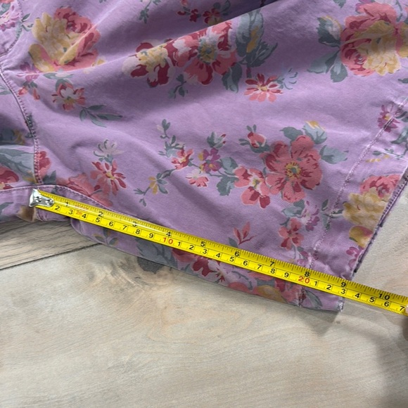 Abercrombie & Fitch Floral Men's Chino Shorts - Picture 7 of 9